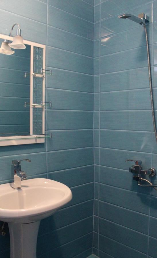 Guest House Racha Ambrolauri Esterno foto