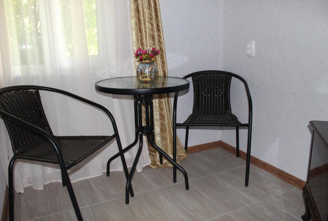 Guest House Racha Ambrolauri Esterno foto