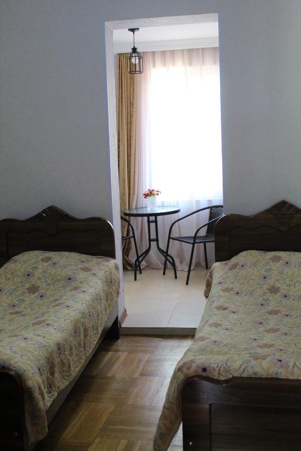 Guest House Racha Ambrolauri Esterno foto