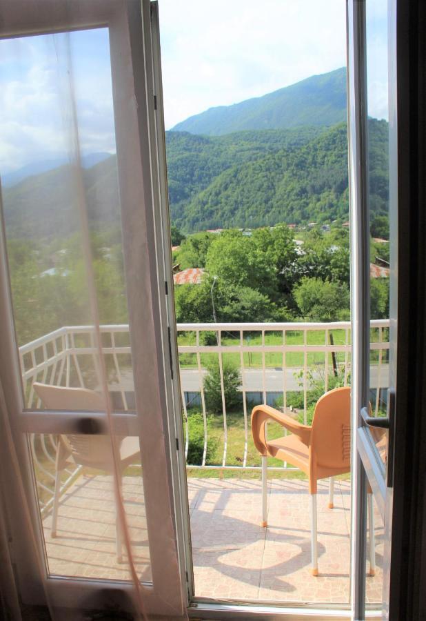 Guest House Racha Ambrolauri Esterno foto