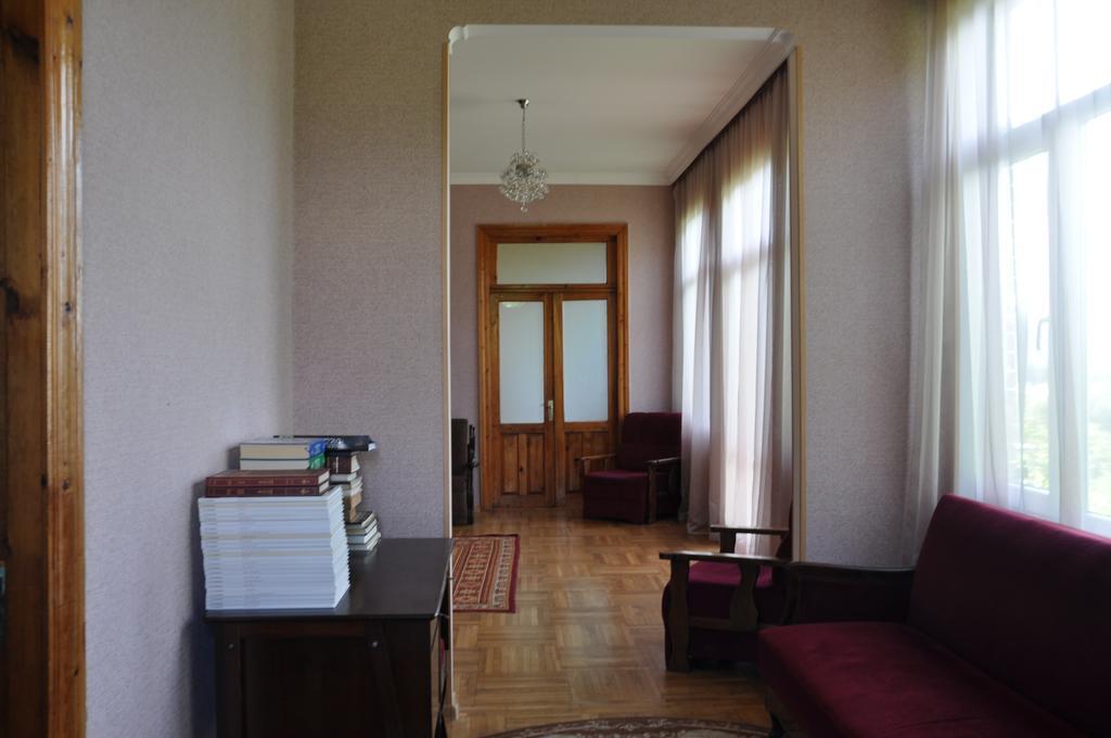 Guest House Racha Ambrolauri Esterno foto