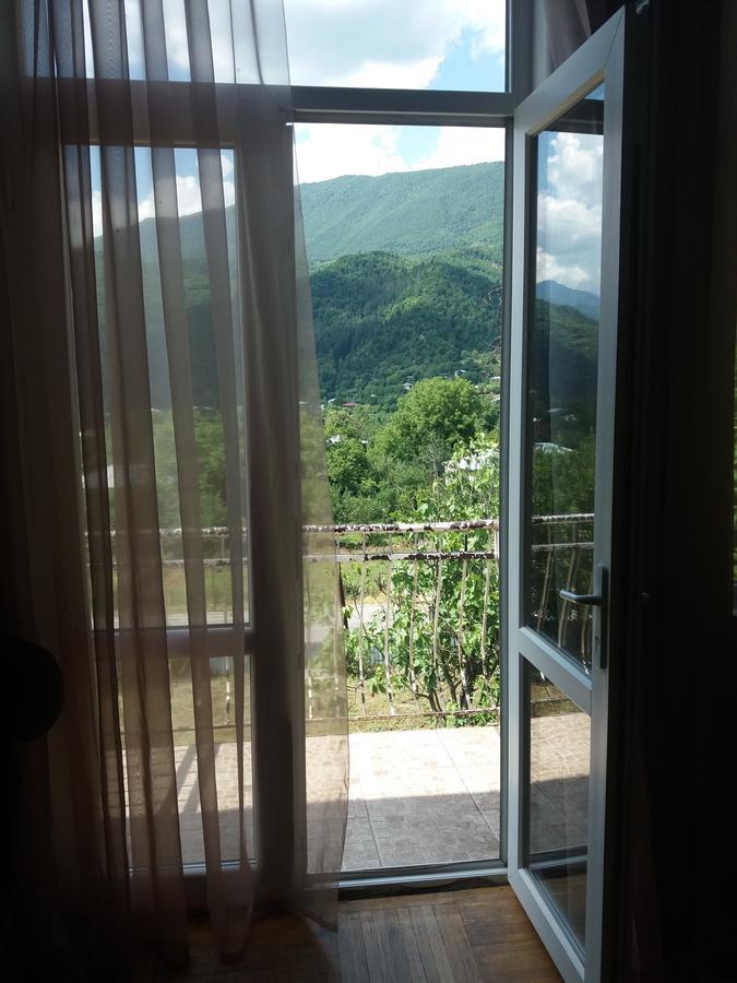 Guest House Racha Ambrolauri Esterno foto